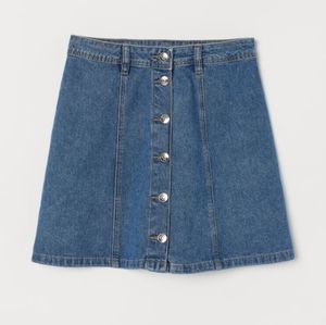 A-line denim skirt with buttons